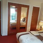Edinburgh City Deluxe Apartment